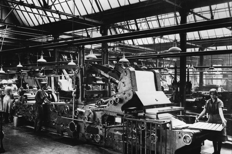 circa 1926: An automatic cutting machine in the W. & R. Jacobs biscuit factory in Aintree, Liverpool. 