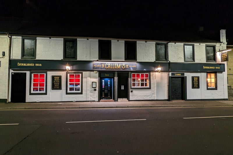 “Popular town-centre pub in an area short of real-ale
outlets, offering a friendly welcome and a comfortable
atmosphere.” 26 High St, Johnstone. 