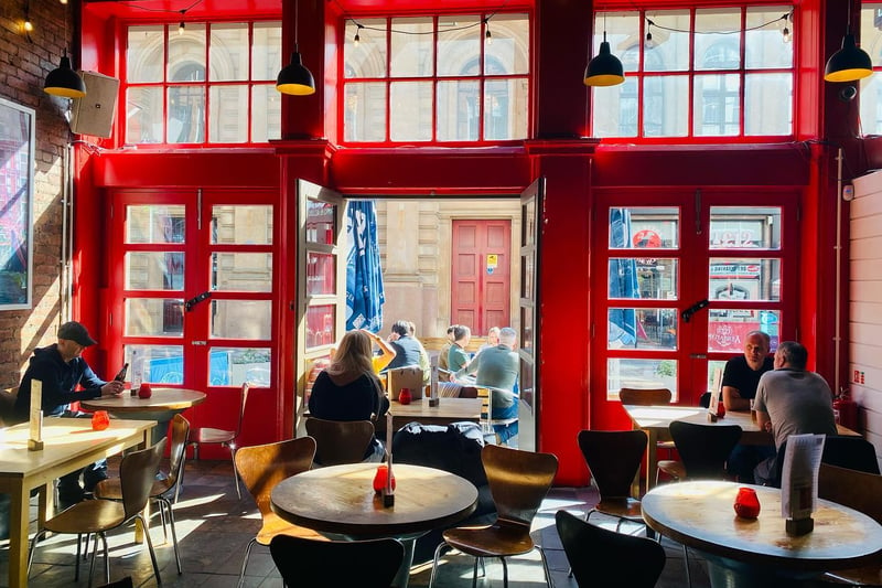 The Merchant City favourite opens out to tables on the street opposite City Halls 