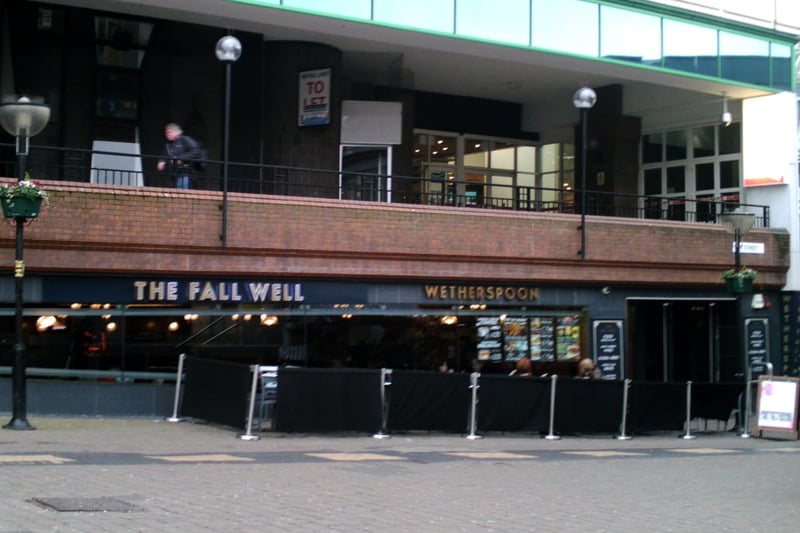 According to Wetherspoons: “The Fall Well is named after one of the city’s main sources of water in the 18th century.  The well used to bubble away on the site of the neighbouring Royal Court Theatre. It also fed a fountain and garden in Queen Square owned by William Roe, a merchant who gave his name to Roe Street.”