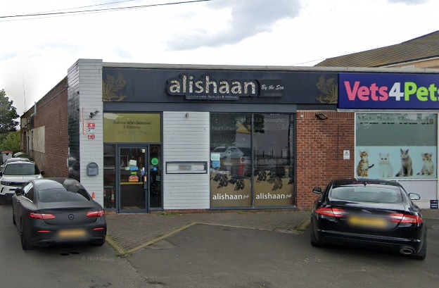 Alishaan by the Sea has a 4.5* rating on the back of 204 reviews. Comments include "Excellent service, delicious food. Friendly and attentive staff," and "The food itself was flavourful, spicy without being hot for the sake of it, and a cut above your usual Indian restaurant fayre."