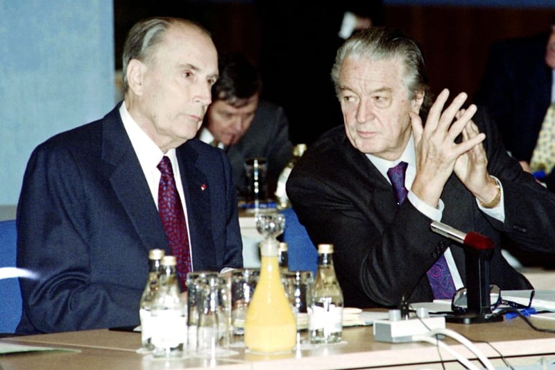 French President of the Republic Francois Mitterrand (L) talks with Foreign minister Roland Dumas (R), on October 16, 1992 during the one-day European summit, in Birmingham. (Photo by GERRY PENNY / AFP) (Photo by GERRY PENNY/AFP via Getty Images)