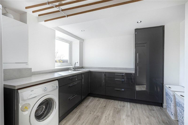 Modern fully fitted utility room . 