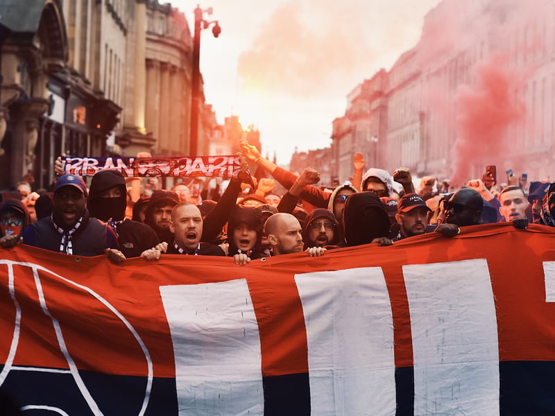 PSG fans chanting in front of Greys Monument (Credit: Andrew White)