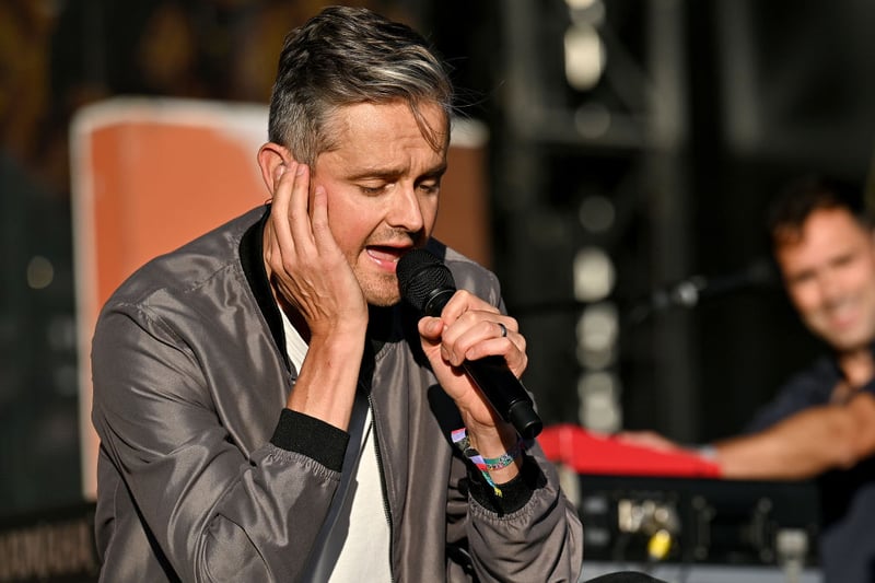 Tom Chaplin is a singer-songwriter and lead vocalist of British alternative rock band Keane, which sold more than ten million records. The band was inactive for five years from 2013 during which Tom released a solo album The Wave, which he followed the next year with Twelve Tales of Christmas. The band returned after the hiatus with their fifth studio album entitled Cause and Effect, which was released in September 2019. His grandfather was a golf mad headmaster of a prep school and designed a course in the grounds where Tom began to play. He says he can perform at Wembley without a problem but has never felt as frightened as when he teed up on the 1st hole at St Andrews in 2015. A member of Rye in Kent, this is his sixth appearance in the Alfred Dunhill Links.