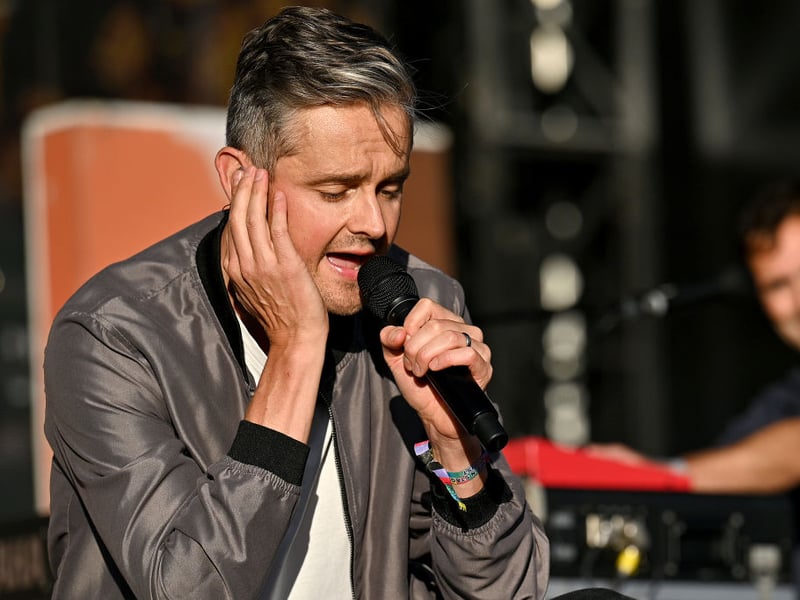 Tom Chaplin is a singer-songwriter and lead vocalist of British alternative rock band Keane, which sold more than ten million records. The band was inactive for five years from 2013 during which Tom released a solo album The Wave, which he followed the next year with Twelve Tales of Christmas. The band returned after the hiatus with their fifth studio album entitled Cause and Effect, which was released in September 2019. His grandfather was a golf mad headmaster of a prep school and designed a course in the grounds where Tom began to play. He says he can perform at Wembley without a problem but has never felt as frightened as when he teed up on the 1st hole at St Andrews in 2015. A member of Rye in Kent, this is his sixth appearance in the Alfred Dunhill Links.