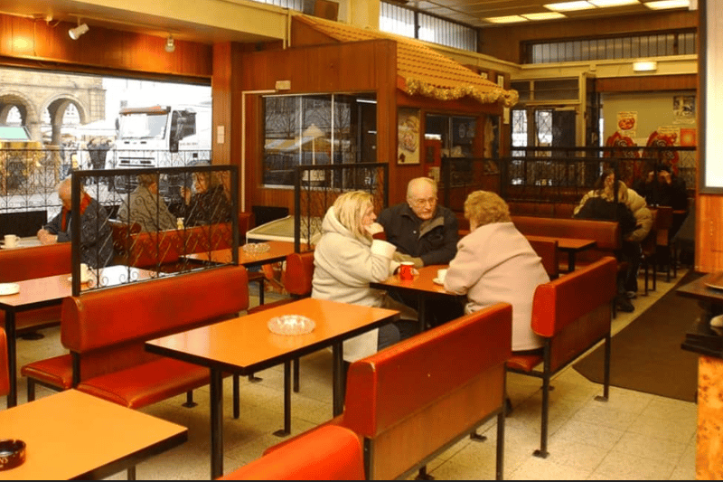 Let's get our typical 2000s Saturday off to a fine start with a visit to Franchis restaurant. Did you love to stop for a coffee, bacon sandwich and a chat?
