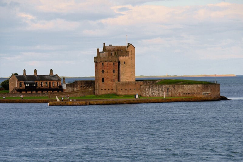 Broughty Castle is situated on the banks of the River Tay in Broughty Ferry, Dundee. It was built in 1495 but the site it rests on is said to have been first fortified forty years prior. It is thought that the name may come from “Bruach Tatha” which means “Taybank” in Gaelic.