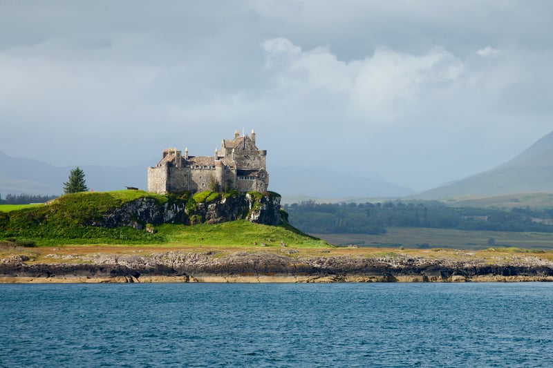 Duart Castle is perched on a rocky headland towards the Isle of Mull. Although it dates to the 13th century it was razed by English invaders in 1756. The name in Gaelic “Dubhaird Caisteal” is said to mean the “Black Promontory” as “dubh” signifies “black” and “aird” means “the high place”.
