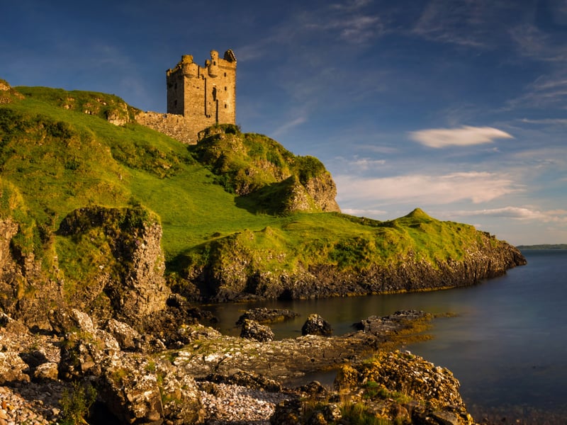 Gylen Castle is a tower house or ruin which can be found on the south end of the island of Kerrera in Argyll and Bute. It was built by the MacDougalls in 1582. In Gaelic, the name is written as “Caisteal nan Geimhlean” which means “castle of the fountains” in reference to the freshwater springs that can be found nearby.