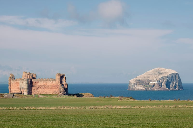 Nestled on the cliffs that look out to Bass Rock, Tantallon Castle is five kilometres east of North Berwick in East Lothian. It was constructed in the mid 14th century by William Douglas, 1st Earl of Douglas. Some sources connect its name to an early Brythonic phrase “din talgwn” which means “high fronted fortress”.