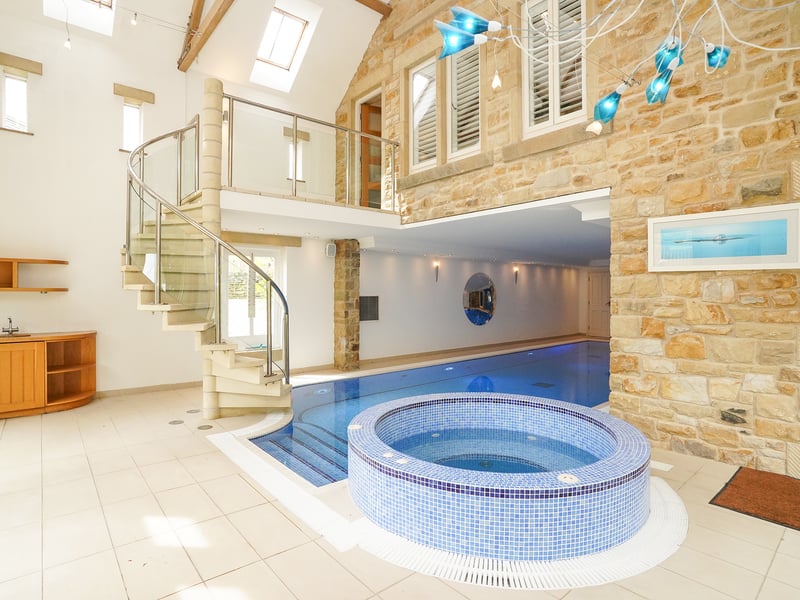 The mansion's leisure complex features the swimming pool, jacuzzi, sauna, changing room and shower room. (Photo courtesy of Redbrik)