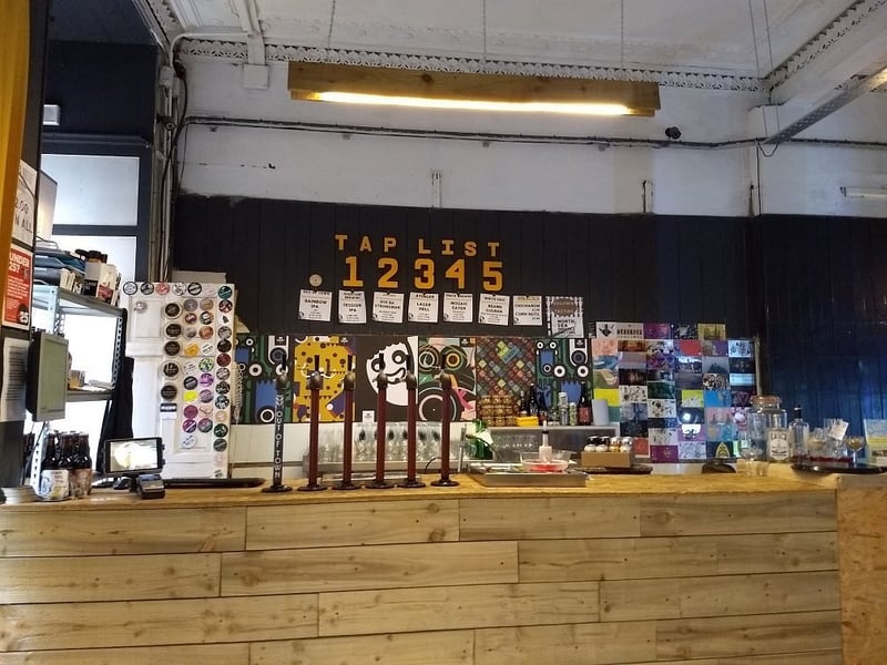Serving up 350+ craft beer, natural wines and ciders, Grunting Growler is located down the intimate little street of Old Dumbarton Road amongst a bunch of
other amazing independent businesses. Their focus in on beer, with over 200 cans and bottles to choose from and 6 rotating draught lines. With everything available to sit in or take away - come and hang
out with the friendliest locals. Check their socials for exclusive events from keg launches to tastings. There’s also a small, curated cocktail and spirits menu.