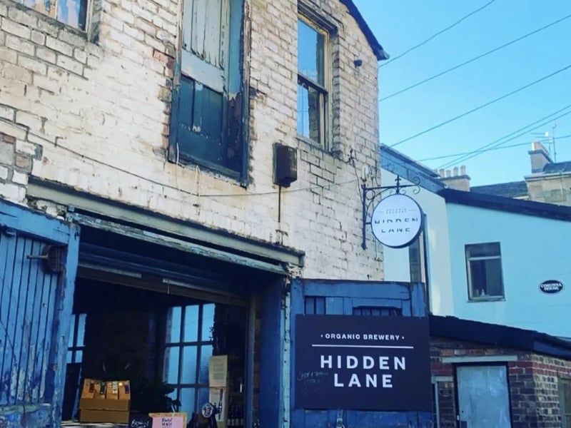 This brewery, which was founded in 2019 is to be found in an area which is part of an eclectic community of artists and crafts people surrounded by many interesting eateries. It is Glasgow’s only
organic brewery. The beers they produce are vegan and handcrafted in that hidden lane. The cost of the tour is £25 per person. You can pick up their beer either at their online shop or at Locavore Organic shop in Garnethill. 