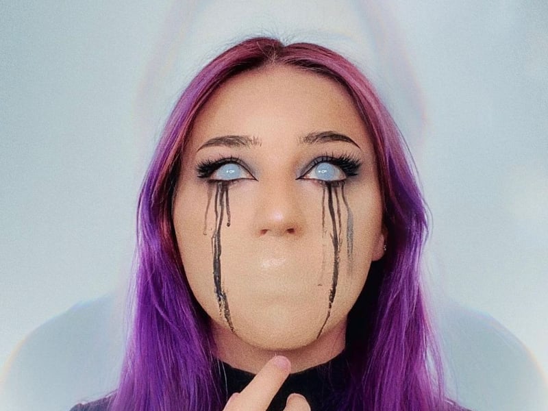 Meet the horror-movie obsessive who now makes thousands of pounds a month with her creepy make-up looks.
Natasha Jane Wood, 28, studied special effects makeup at Bolton University in 2019.