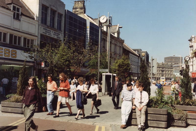 A view of the top of Northumberland Street Newcastle upon Tyne taken in 1991 (Newcastle Libraries)