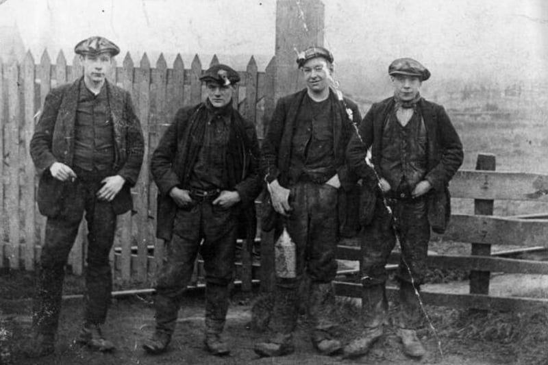 A group of miners at the ‘Pug Gates’ beside the Forth & Clyde Canal at Jellyhill, around 1915.