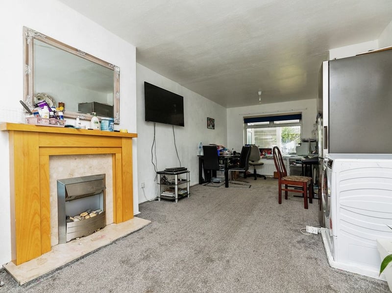 The current asking price is down to £190,000. (Photo courtesy of Zoopla)