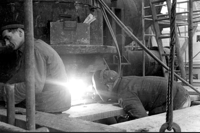 An undated shipyard photo from the Gazette archives. Do you remember scenes like this in the shipyards? Photo: Shields Gazette