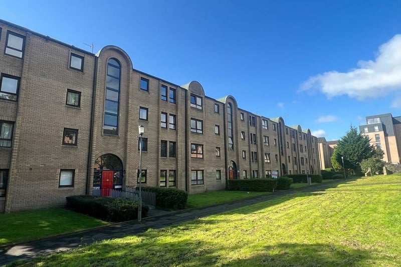 Yorkhill is a highly desirable West End area that is popular with students studying at the nearby University of Glasgow. It has an ease of commute to the city centre with trendy Finnieston being only a short walk away. 