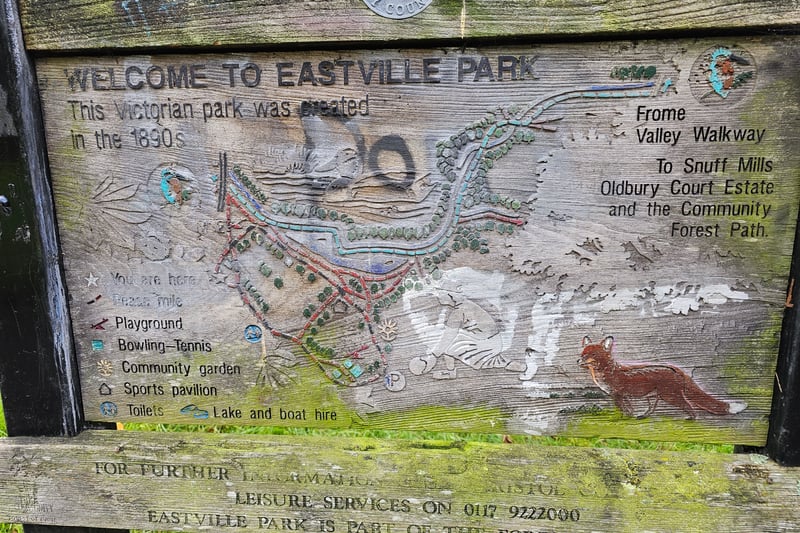 A wooden map of the park located near the entrance.