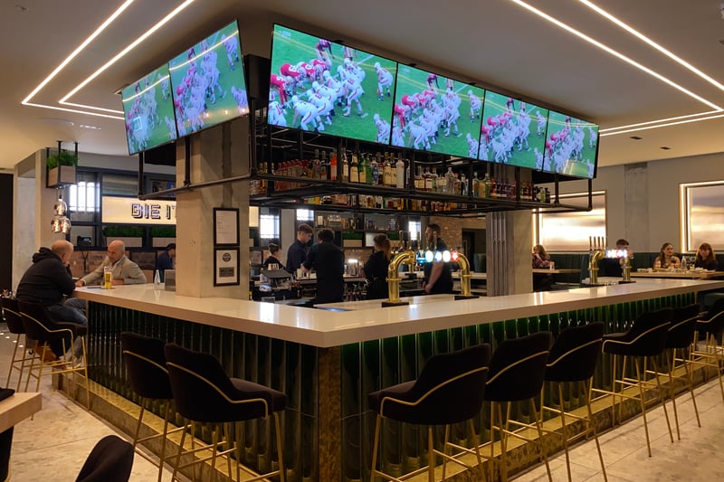 Chop is a brand-new concept to Glasgow - a luxury environment for steak and sports lovers to come together to ‘eat, drink and watch’. Enjoy first class food while watching the match. 