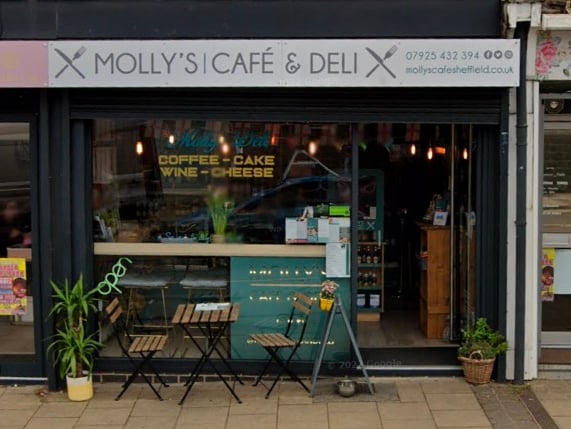 Not the only top-rated Middlewood Road cafe, Molly's has a faultless 5-star rating, from 108 reviewing customers. Many commenters mention how they cannot fault the food, and returned to try more