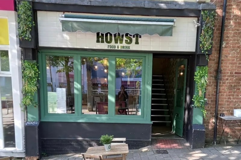 The cafe on Howard Street, close to Sheffield Station, has an average star rating of 4.8 based on 676 reviews, many of which mention the quality atmosphere, service, and full English breakfasts.