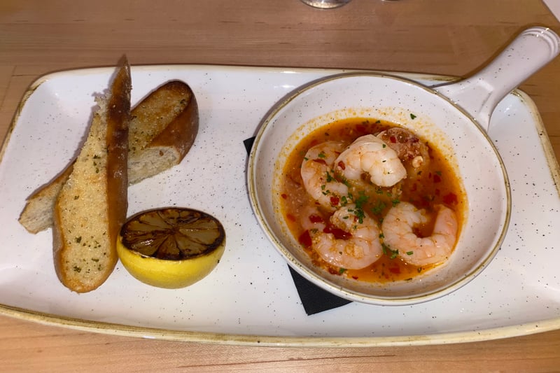 Outstanding. One of the favourite dishes we sampled. Served at a perfect temperature, the prawns were incredibly fresh and the chilli & garlic butter sauce was mouth-watering. Served with toasted garlic ciabatta and a grilled lemon for extra flavour. 