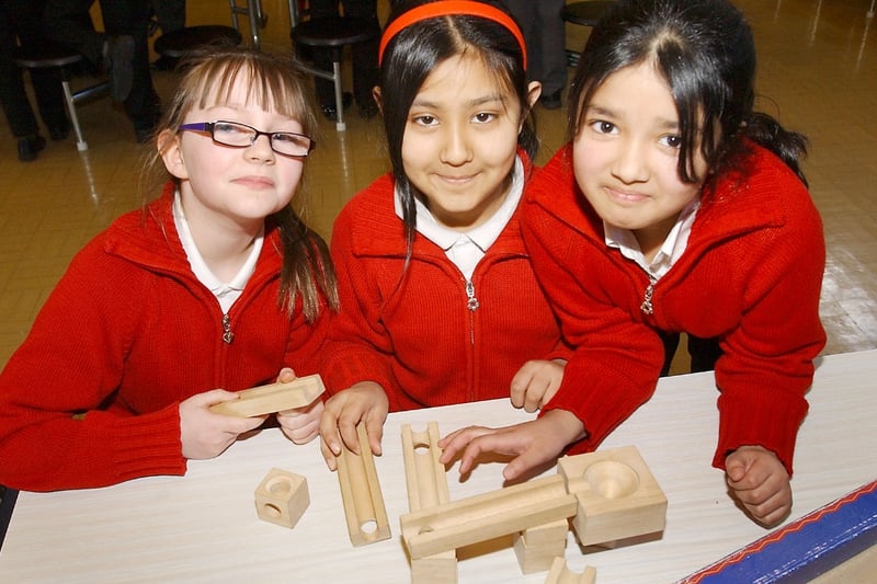 Puzzle Challenge Day at the school in 2008.
Here are Jessica Cheetham, Mansoora Begum and Athiya Khanam.