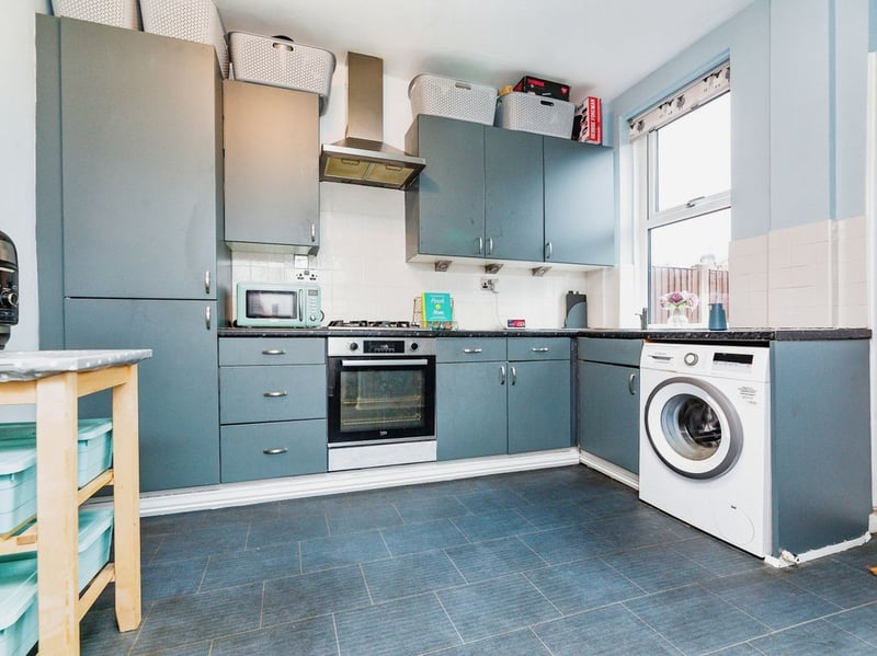 The kitchen is well-equipped and has a modern finish. (Photo courtesy of Zoopla)