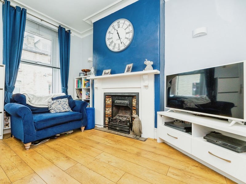 Inside the front door is this bright, yet cosy, lounge. (Photo courtesy of Zoopla)