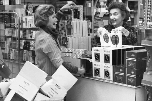 Setting up the perfume sale display at Jopling's in December 1977 were Doris Kennan (left) and Kathleen Nelson.