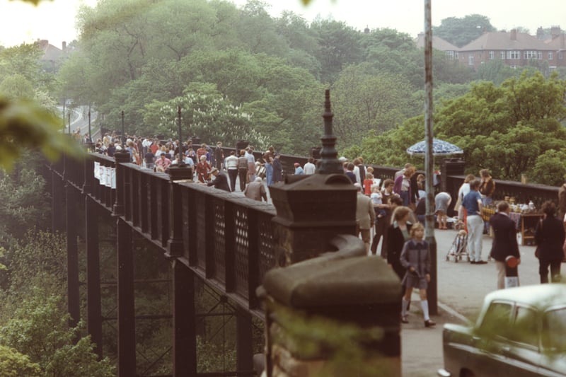  A 1976 photograph of the Sunday craft market on Armstrong Bridge Jesmond (Newcastle Libraries)