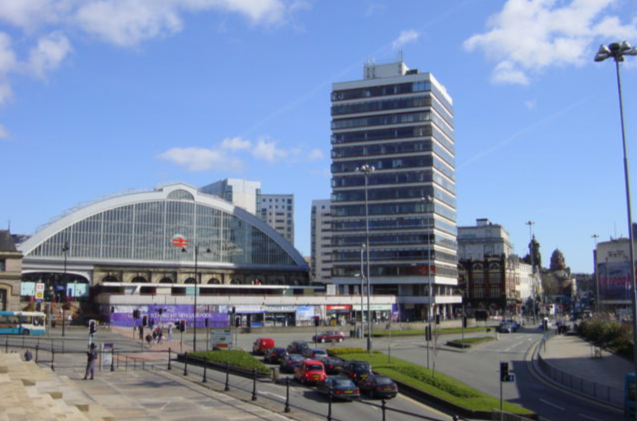 The station’s frontage seen in 2006, including the Concourse House tower block and a row of shops, which were demolished in 2009.