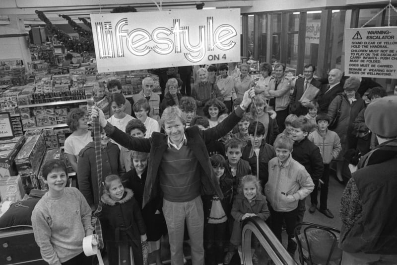 David 'Kid' Jensen was at Binns store to open their new "Lifestyle" department on this day in 1983.
Loads of you turned out to meet him.