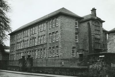 After attending Thomson Street Primary School, Lulu became a pupil at Onslow Drive School. The building was demolished in 1977 