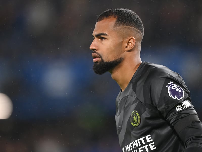 No chance on the goal thanks to the deflection but still looks far from convincing in a number of key aspects of his game.  Did go some way to make amends with a late save from Son just seconds before the third goal.