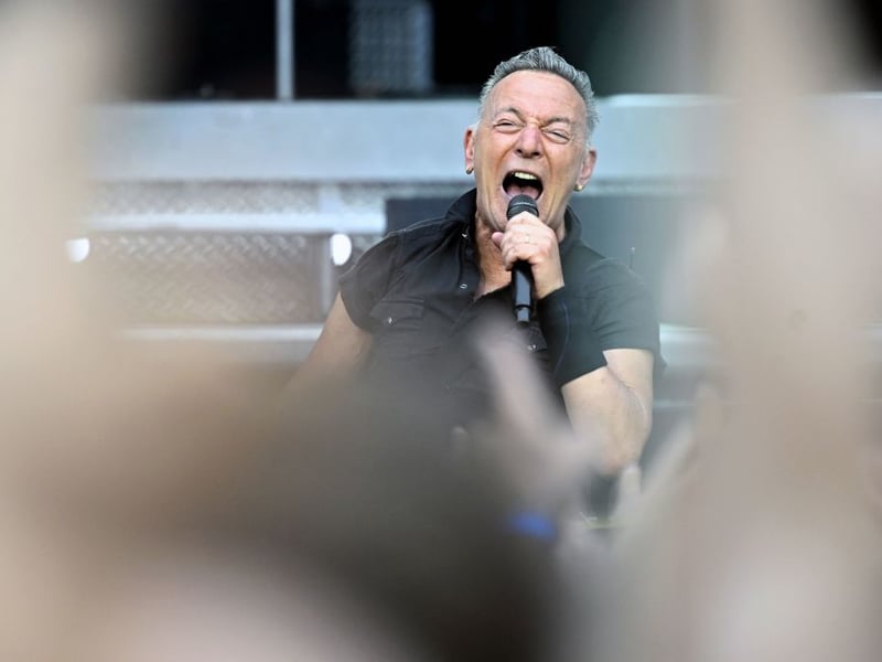 The Boss last headlined Glastonbury all the way back in 2009. He has already scheduled some European dates for next year and is 1/1 (Evens) to add Glasto.