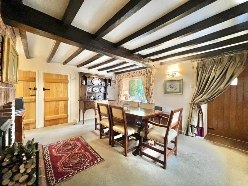 The dining room is traditional in appearance. (Photo courtesy of Zoopla)