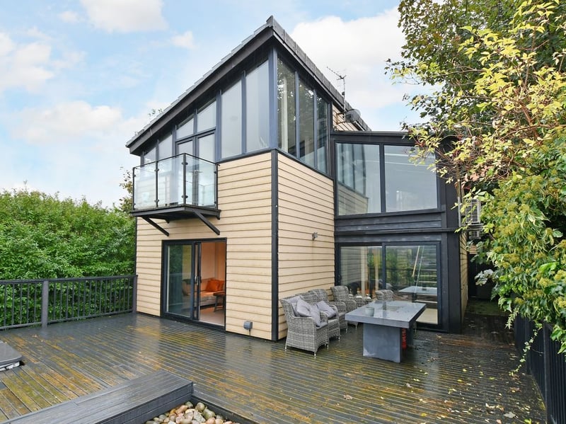 This unique family home in Sheffield has a £575,000 asking price. (Photo courtesy of Zoopla)