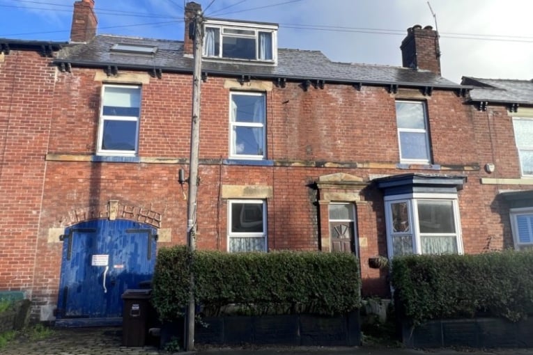 A double fronted inner terrace with a three-bedroom house and two storey workshop with gated vehicular access. 'The property presents excellent potential to convert the workshop space into further living accommodation and a family house of considerable proportions'. General modernisation is required.