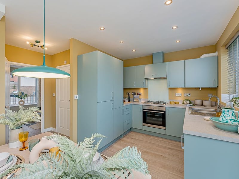 The brand new kitchen comes with a lovely colour scheme. (Photo courtesy of Zoopla)