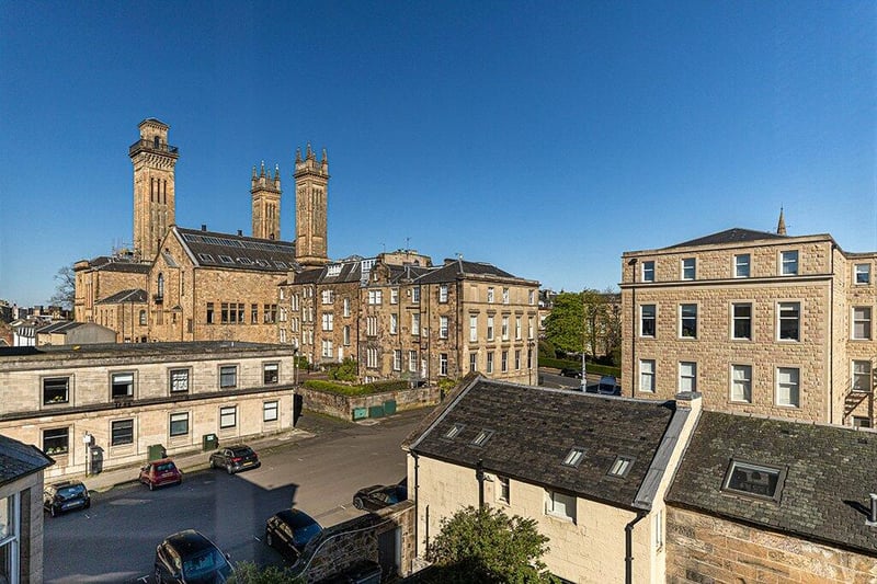 There is fantastic views from the property with it being only a stone's throw away from Kelvingrove Park. 