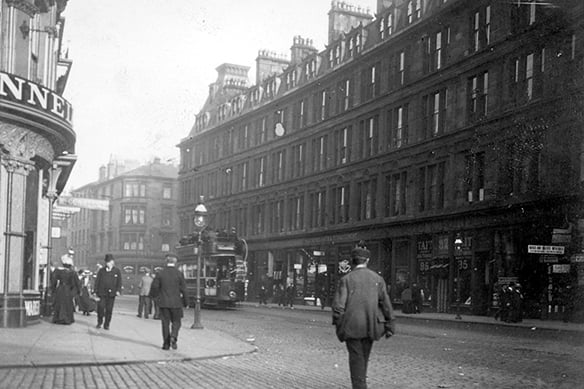Pedestrian traffic on the corner of 96-110 Gallowgate and 14 Moir La