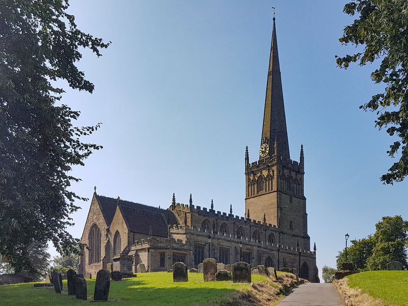 Commute: Recognised as one of the best value commuter towns near Birmingham.
Typical house price: More affordable than top commuter spots.
Vibe: Good balance of access and suburban lifestyle.
Best for: Families/commuters seeking value.
Considerations: Some areas more suburban than village charm.