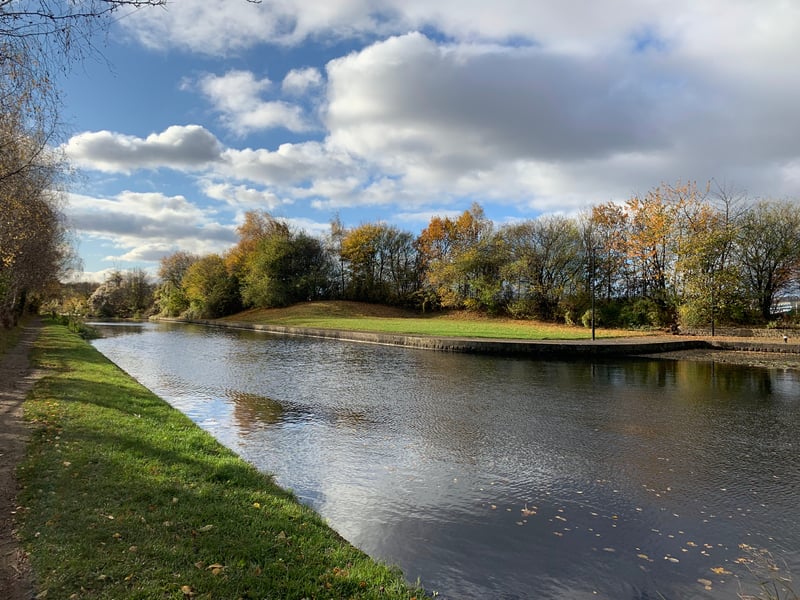 An underrated and beautiful walk starting in the city centre. Make your way to Victoria Quays before making your way along the towpath. You can follow the route to Tinsley Marina (approximately 2.5 miles), near IKEA, before circling back. The reflections of the sunset in the canal makes a beautiful scene well worth the walk.