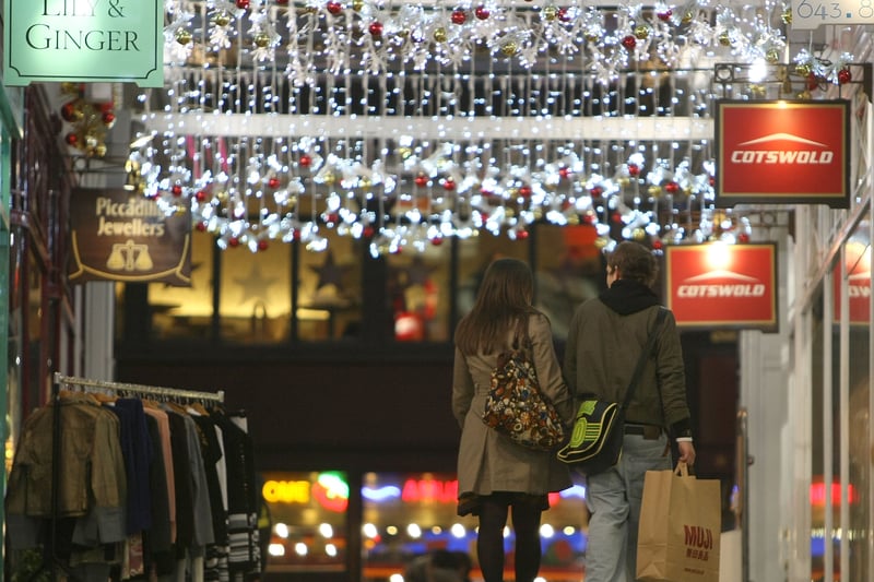 Shoppers hunt out bargains in Birmingham's New Street as the last week of seasonal shopping gets underway on December 17, 2007