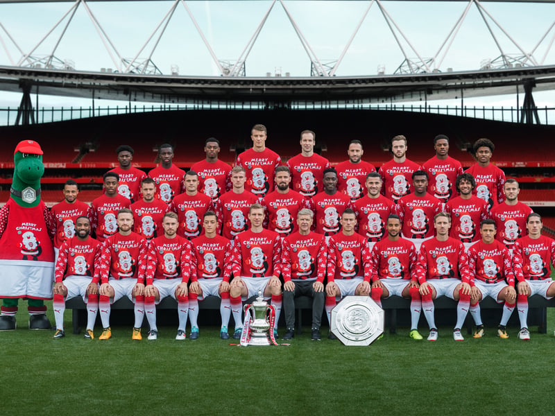 Arsene Wenger's 2016/17 team take a picture in Christmas Jumpers as they support the Save The Children's Christmas Jumper Day. (Getty Images)