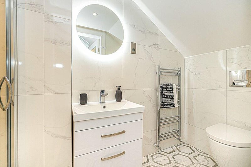 The en suite shower room was also designed by Bagno design. 